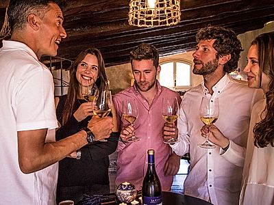 Wine & Cava with Tapas + 4WD Vineyards Group Experience