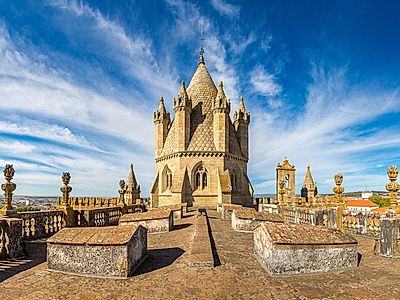 Upgrade to Lisbon by Private Transfer with a Stop in Evora